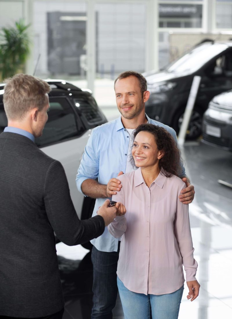 happy-couple-car-showroom-dealership (1)